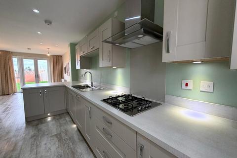 3 bedroom semi-detached house to rent, Redgrave Drive, Stafford