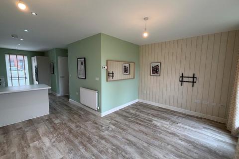 3 bedroom semi-detached house to rent, Redgrave Drive, Stafford