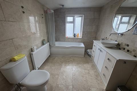 4 bedroom terraced house for sale, Hertford Road, Enfield EN3