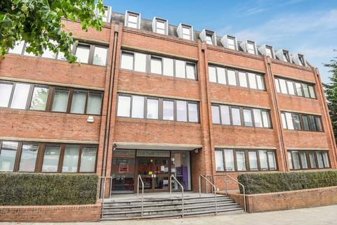 1 bedroom flat to rent, Streatham High Road, London SW16