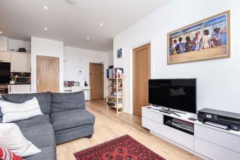 1 bedroom flat to rent, Streatham High Road, London SW16