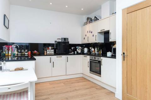 1 bedroom flat to rent, Streatham High Road, London SW16