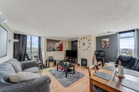 2 bedroom flat to rent, Hollyfield, Harlow