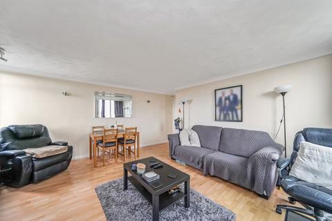 2 bedroom flat to rent, Hollyfield, Harlow