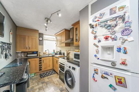 2 bedroom flat to rent, Hollyfield, Harlow