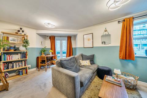 2 bedroom flat for sale, Glaisher Street, London, SE8