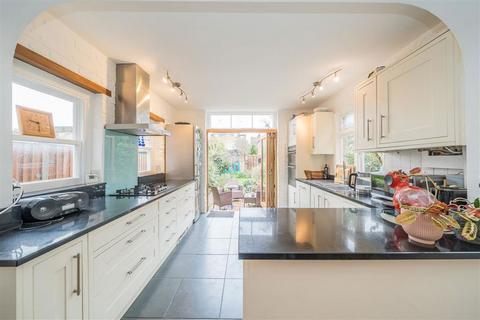 undefined, Teddington Park, Teddington TW11