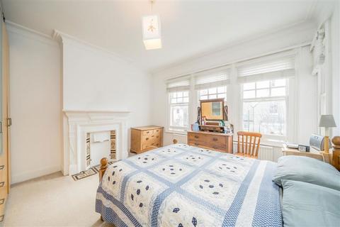 undefined, Teddington Park, Teddington TW11
