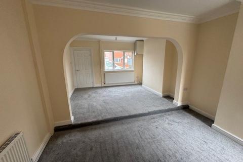 3 bedroom terraced house to rent, Duke Avenue, Maltby, S66 7JL