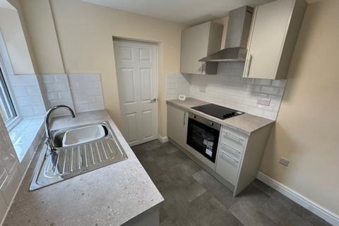 3 bedroom terraced house to rent, Duke Avenue, Maltby, S66 7JL