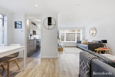 3 bedroom end of terrace house for sale, Hoylake Gardens, Romford, RM3
