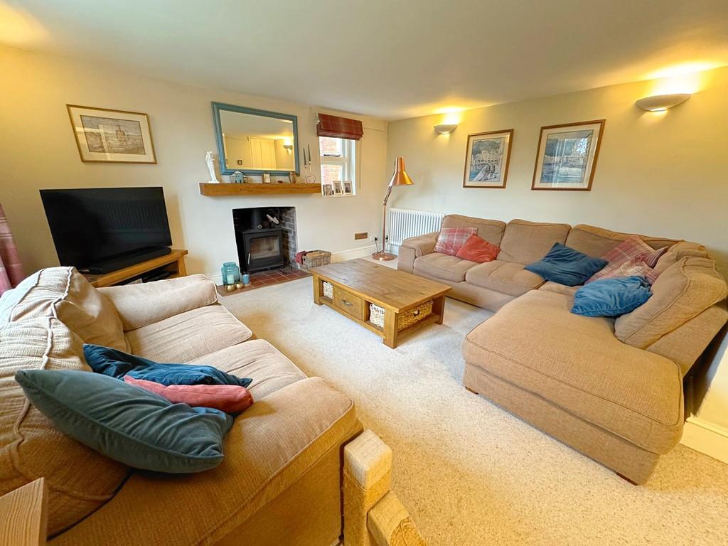 Lounge to fire place