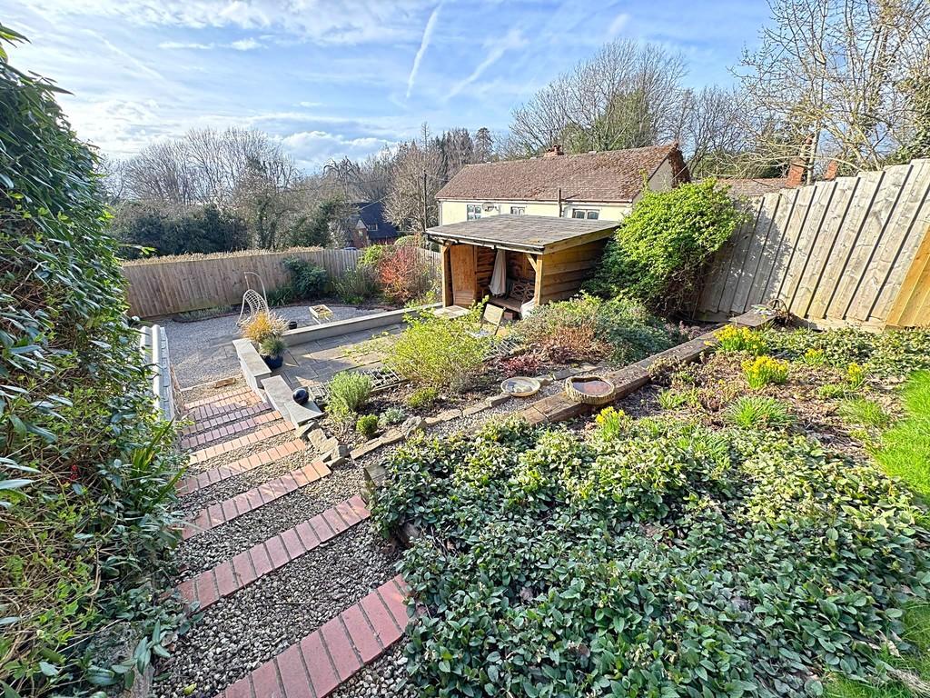 Side garden with steps