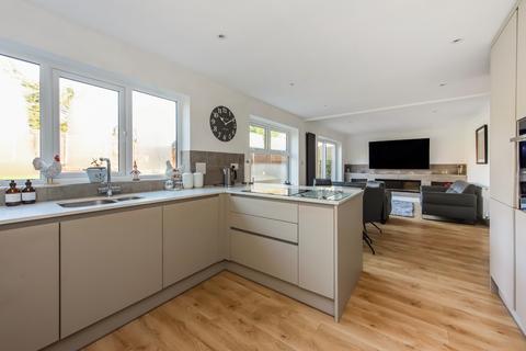 4 bedroom detached house for sale, PIPERS MEAD, CLANFIELD