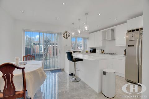 3 bedroom end of terrace house for sale, Wentworth Road, Southall