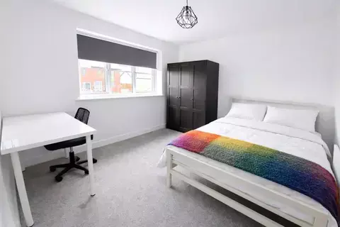 3 bedroom semi-detached house to rent, Maple Avenue, London E4