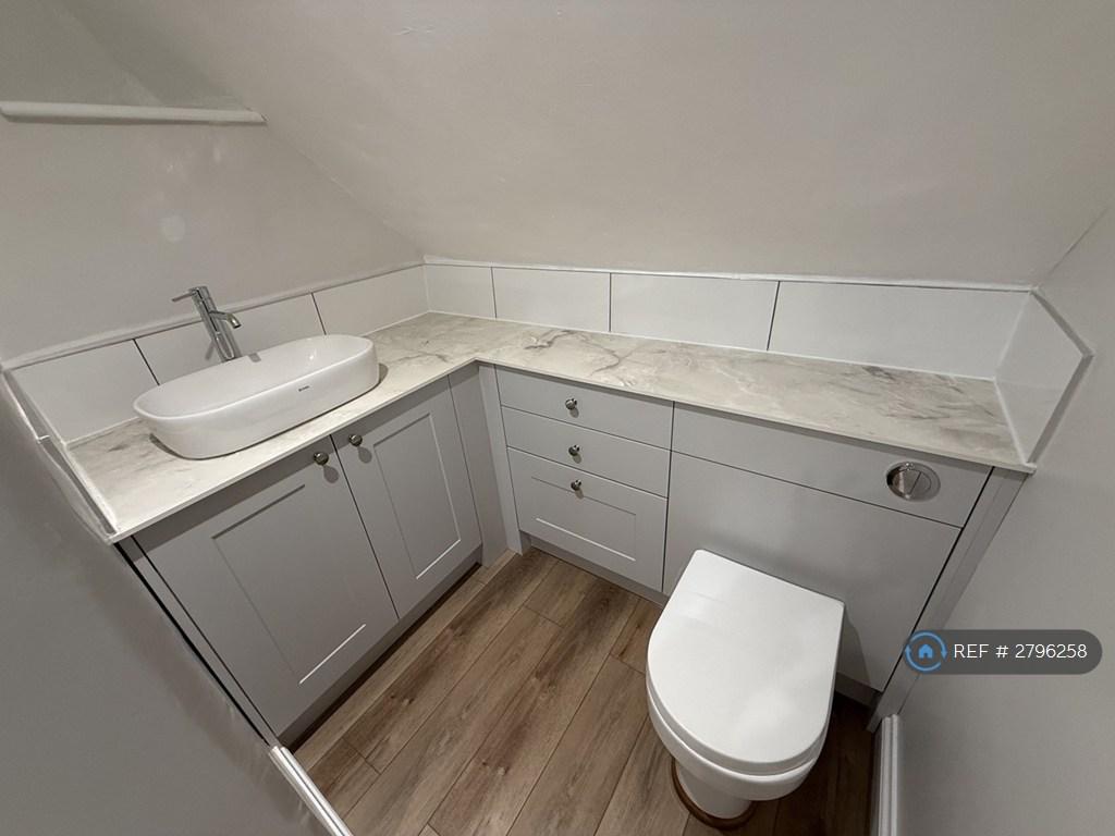 Ensuite Bedroom 5