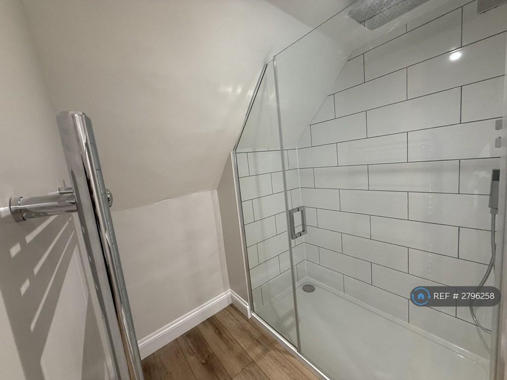 Ensuite Bedroom 5