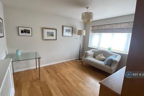 Edgwarebury Lane, Edgware, HA8