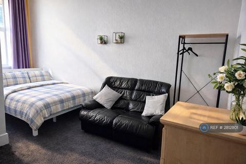 1 bedroom in a house share to rent, Market Street, Torquay, TQ1