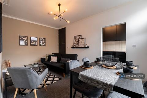 2 bedroom terraced house to rent, Autumn Place, Leeds, LS6