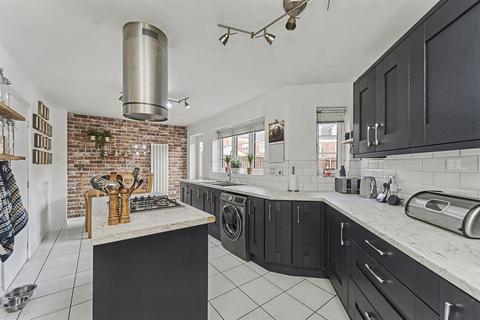 4 bedroom house for sale, Smallshire Close, Wednesfield, Wolverhampton