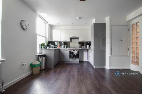 3 bedroom flat to rent, Reighton Road, London, E5