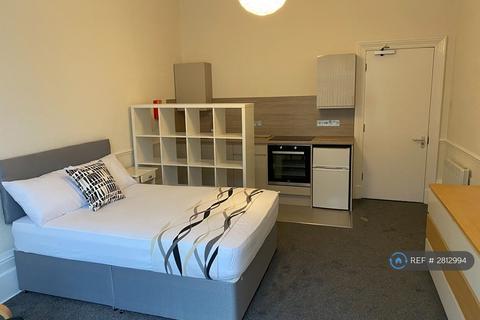 1 bedroom in a flat share to rent, Langside Avenue, Glasgow, G41