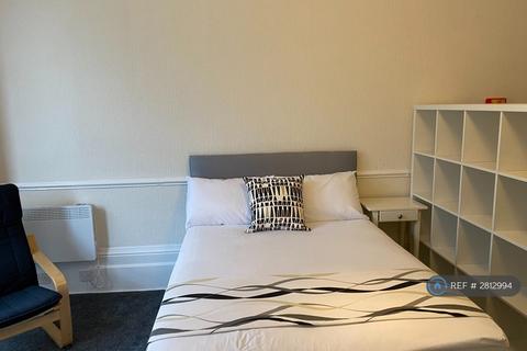 1 bedroom in a flat share to rent, Langside Avenue, Glasgow, G41