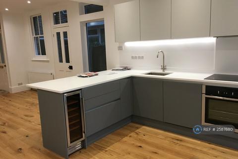 undefined, Avenue Road, Kingston Upon Thames, KT1