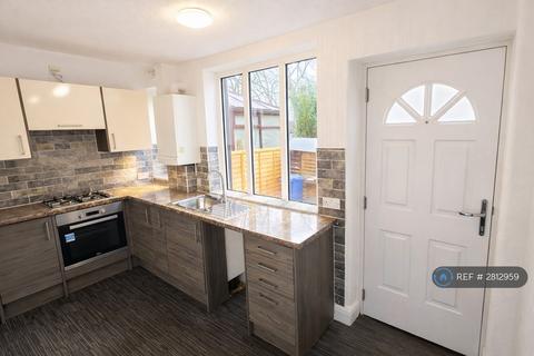 2 bedroom terraced house to rent, Ledsham Avenue, Manchester, M9