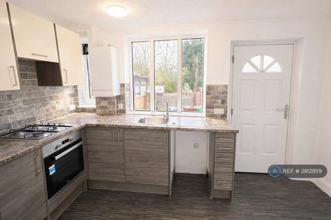 2 bedroom terraced house to rent, Ledsham Avenue, Manchester, M9