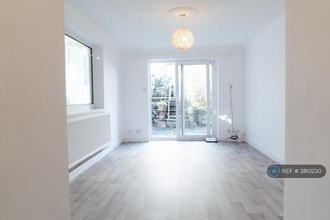 3 bedroom terraced house to rent, Gloucester Place, Swansea, SA3