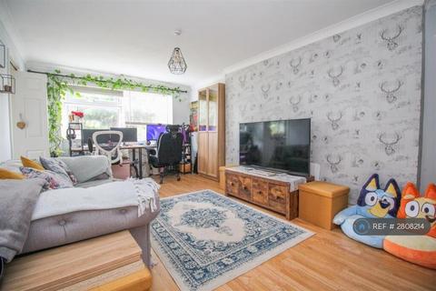 undefined, Cloverfield, Harlow, CM18