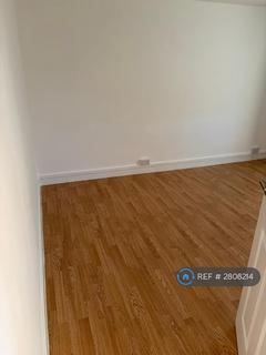 undefined, Cloverfield, Harlow, CM18