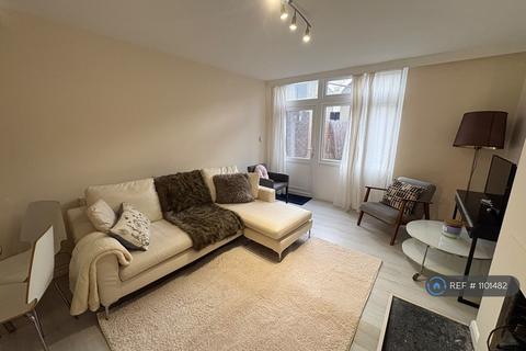 4 bedroom maisonette to rent, Stambourne House, London, SW8