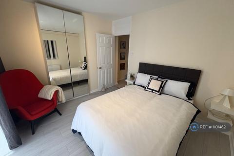 4 bedroom maisonette to rent, Stambourne House, London, SW8