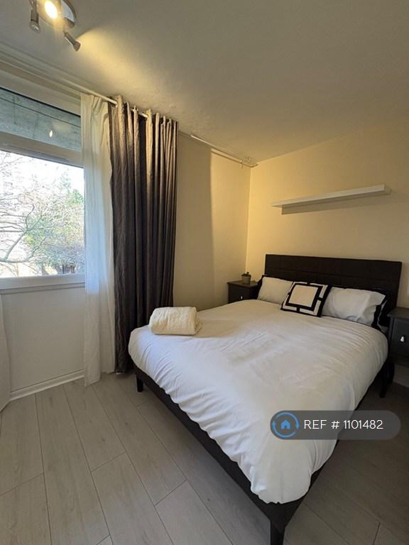 Bedroom 4 Overlooking Park And Gardens