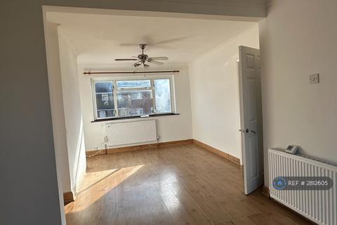 3 bedroom end of terrace house to rent, Rushdene, London, SE2