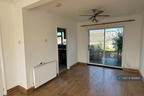 3 bedroom end of terrace house to rent, Rushdene, London, SE2