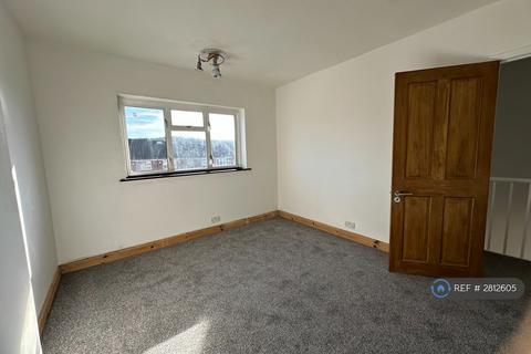 3 bedroom end of terrace house to rent, Rushdene, London, SE2