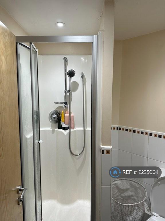 Bedroom1 Bathroom1-1