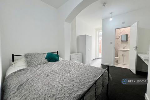 1 bedroom in a house share to rent, Eastern Avenue, Ilford, IG4