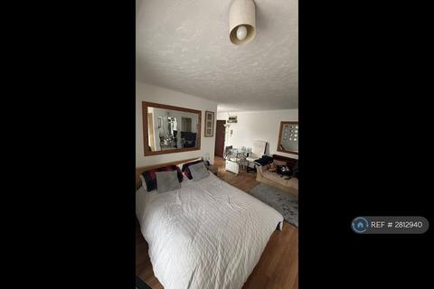 Studio to rent, Toulouse Court, London, SE16
