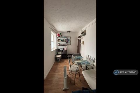 Studio to rent, Toulouse Court, London, SE16