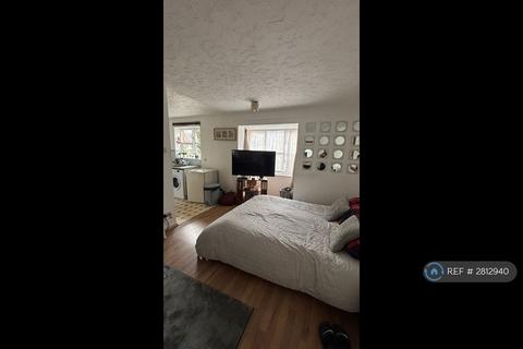 Studio to rent, Toulouse Court, London, SE16