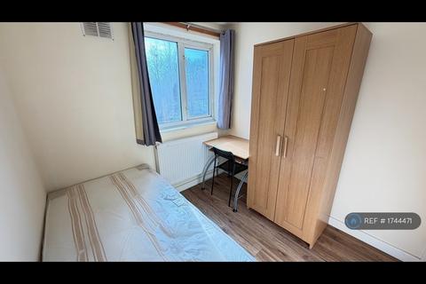 1 bedroom in a house share to rent, Portia Way, London, E3