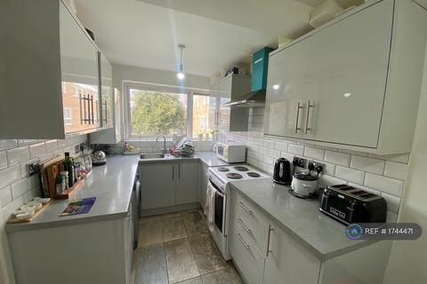 1 bedroom in a house share to rent, Portia Way, London, E3