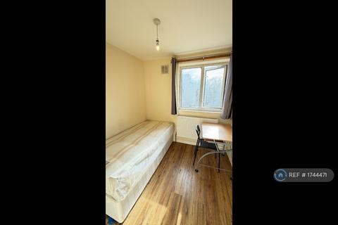 1 bedroom in a house share to rent, Portia Way, London, E3