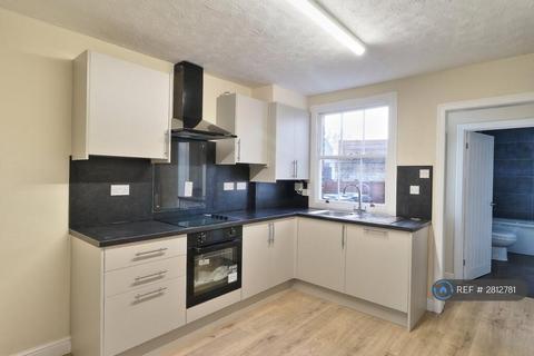 2 bedroom terraced house to rent, Great North Road, St Neots, PE19